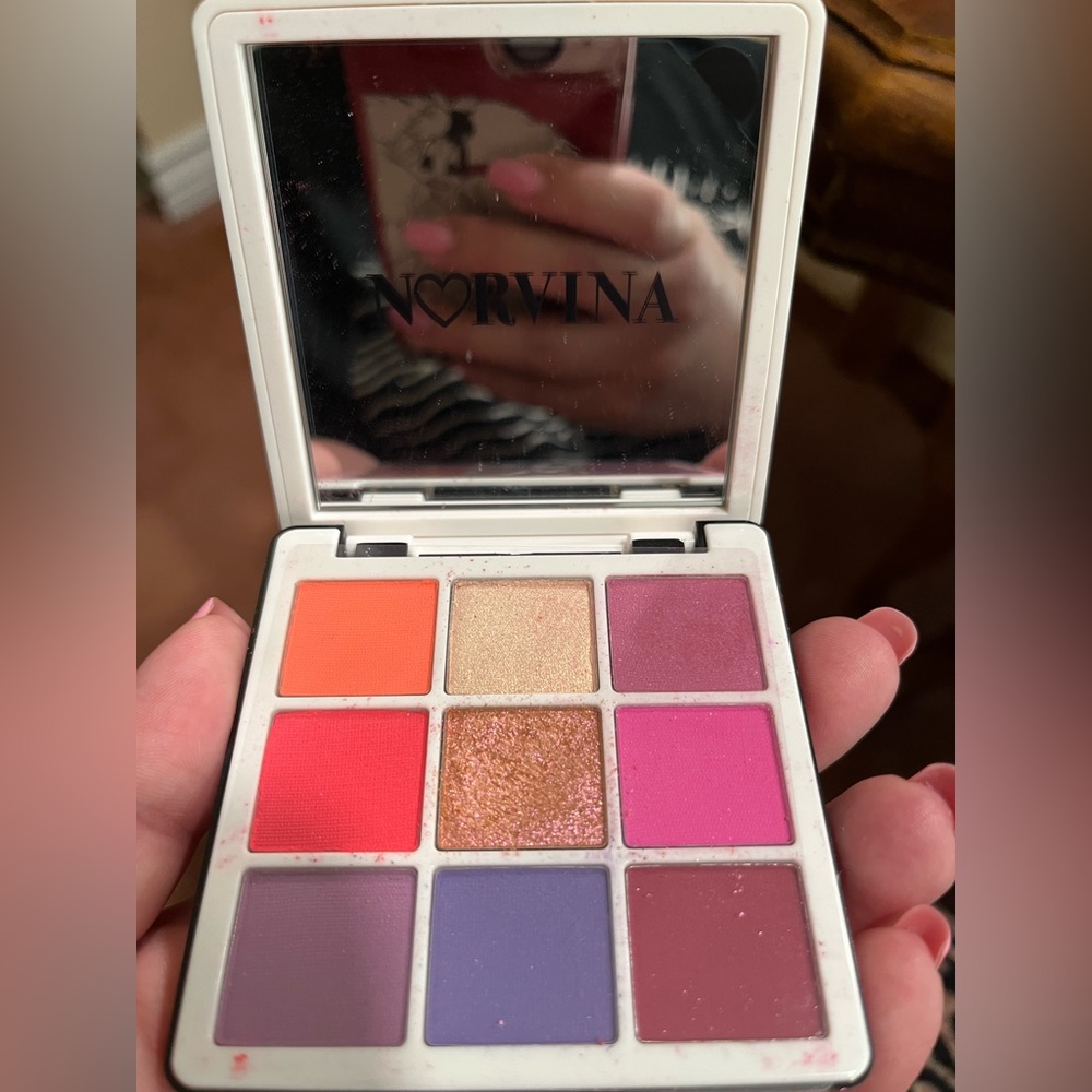 Anastasia Beverly Hills Norvina - Picture 3 of 5